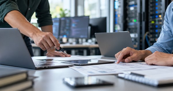 Espacio tecnológico genérico de colaboración, sin representar la sede de Salesforce